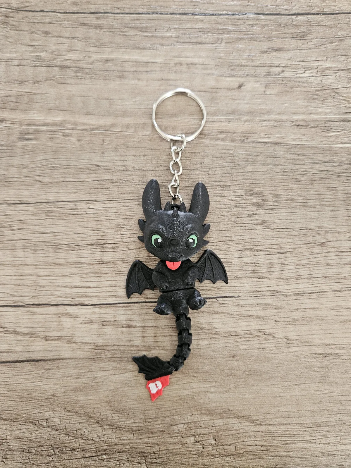 Toothless keychain – view 2