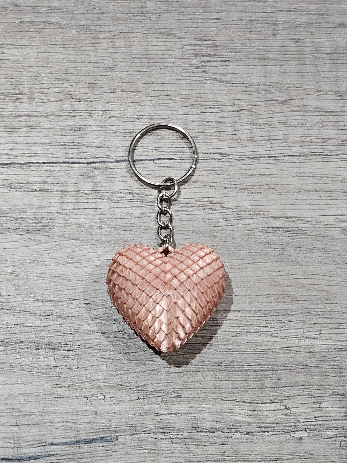Dragon scale heart keychain – view 3